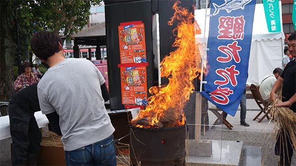 土佐の豊穣祭 土佐國美味集結でのカツオの藁焼きたたき