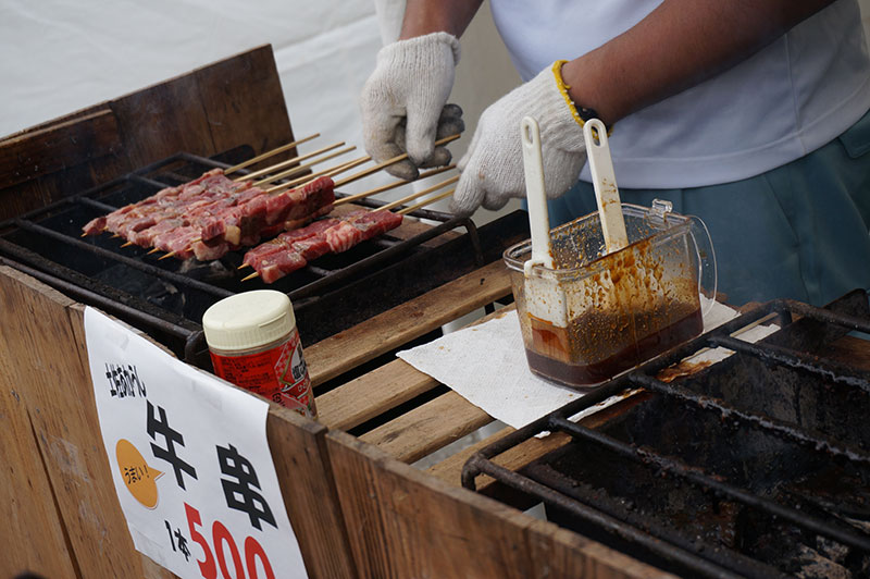 土佐の豊穣祭 土佐國美味集結で焼かれていた土佐あかうしの牛串