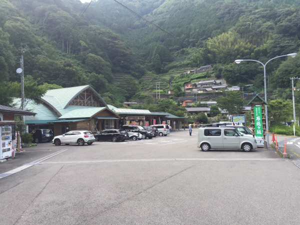 布施ヶ坂駐車場