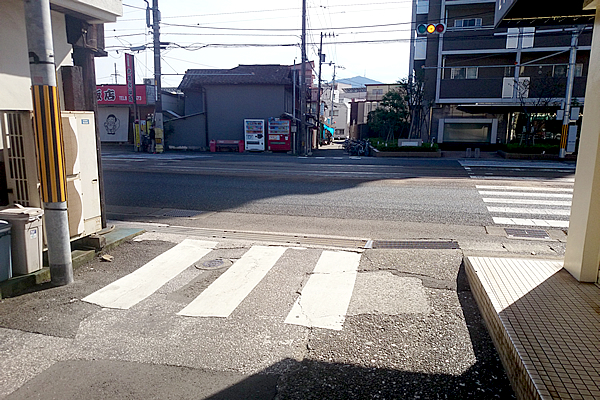 商店街マンション前