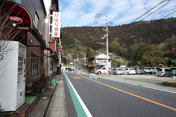 ひばり食堂 国道32号沿い