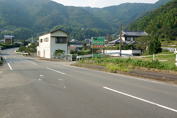 ディアランドファーム・岡崎牧場 県道270号線 円行寺通り