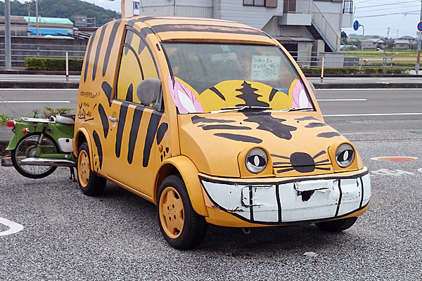 ゆず庵  黄色い猫か虎のペイントカー