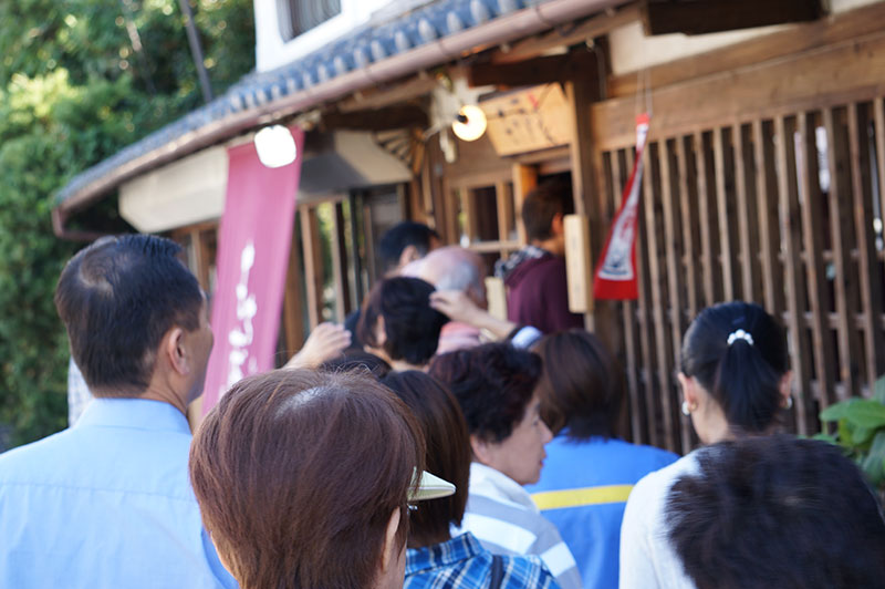 幻のわらび餅のもち蔵家 本店でできていた行列