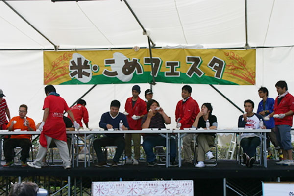 土佐の豊穣祭 高幡会場 米こめフェスタのおにぎり大食い王決定戦