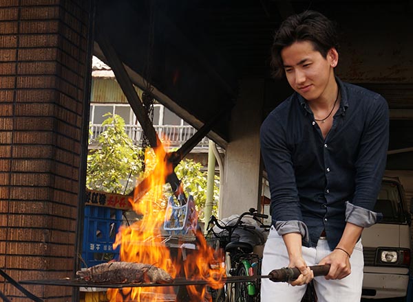 カツオのタタキ藁焼き体験：大塚くんその5