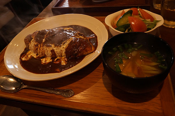 はらぺこ食堂 亀家(カメハウス)のスペシャルオムライス