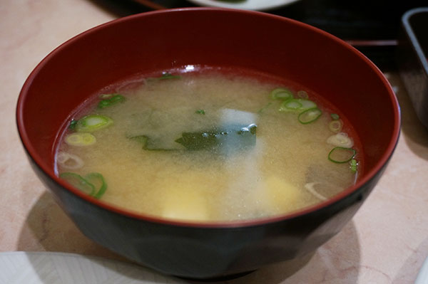 洋ふう食堂 トラとフライパンのお味噌汁